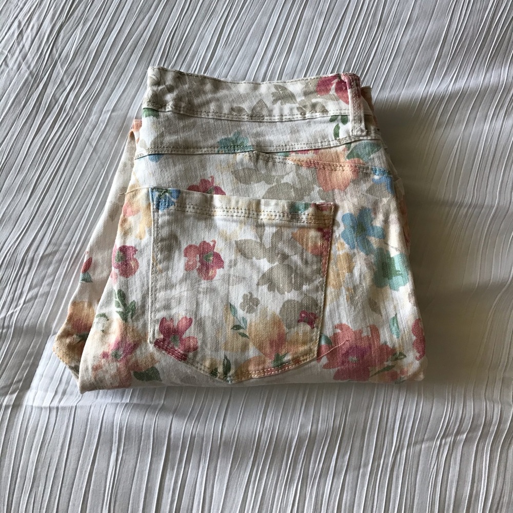 🌸Bandolino Floral Jeans🌹Size 6 EUC #jennifleur
